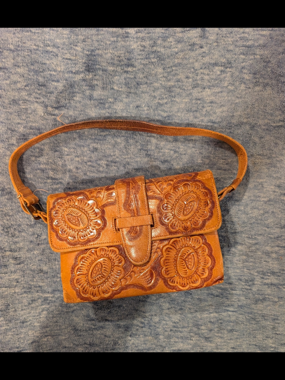 Handcrafted Vintage Tooled Leather Shoulder Bag - Flores' Bags - Picture 3 of 17
